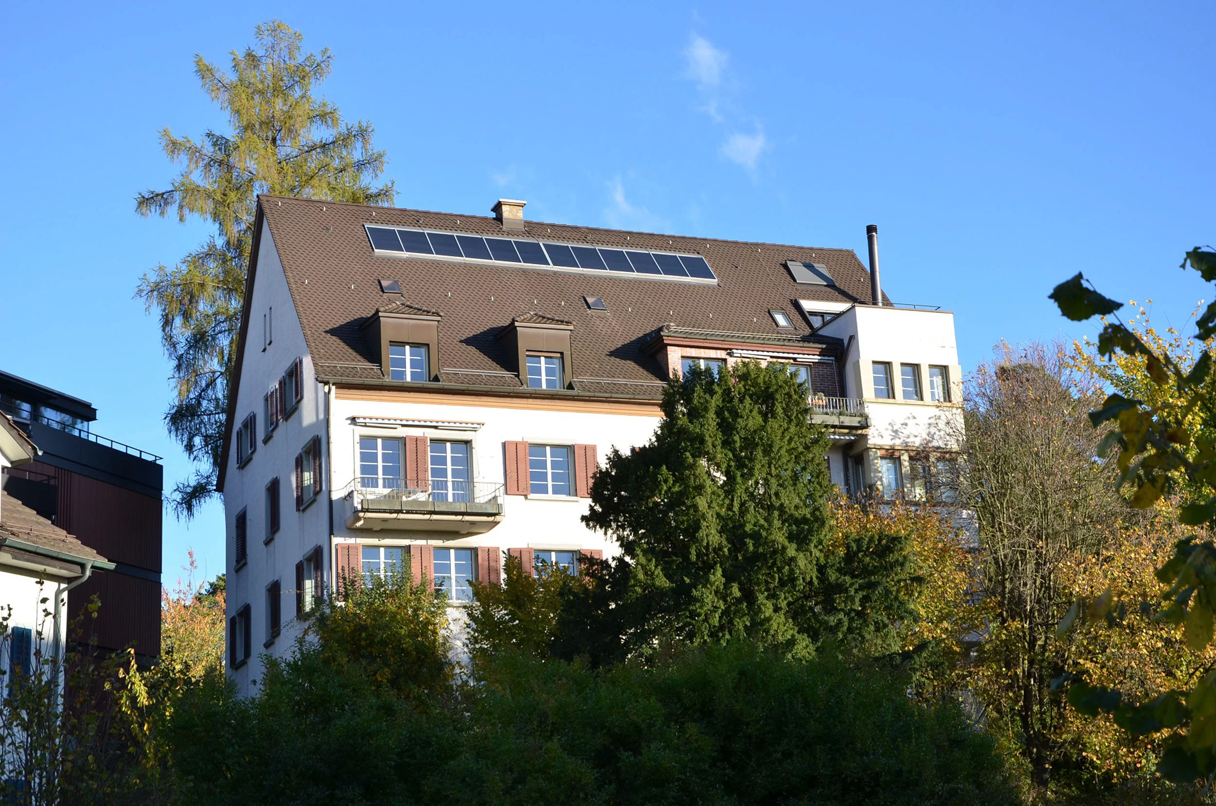 Aussenansicht des Mehrfamilienhauses im Kreis 8