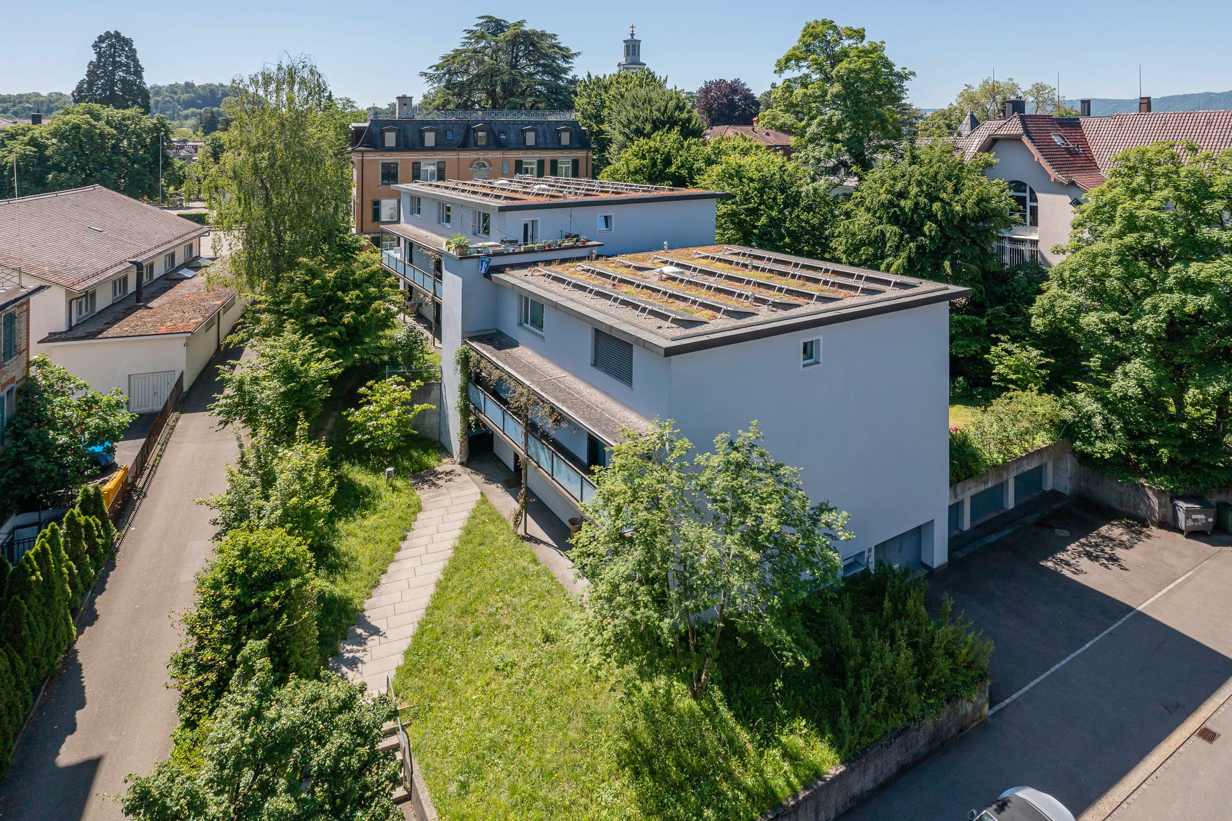 Aussenansicht des Mehrfamilienhauses im Kreis 8