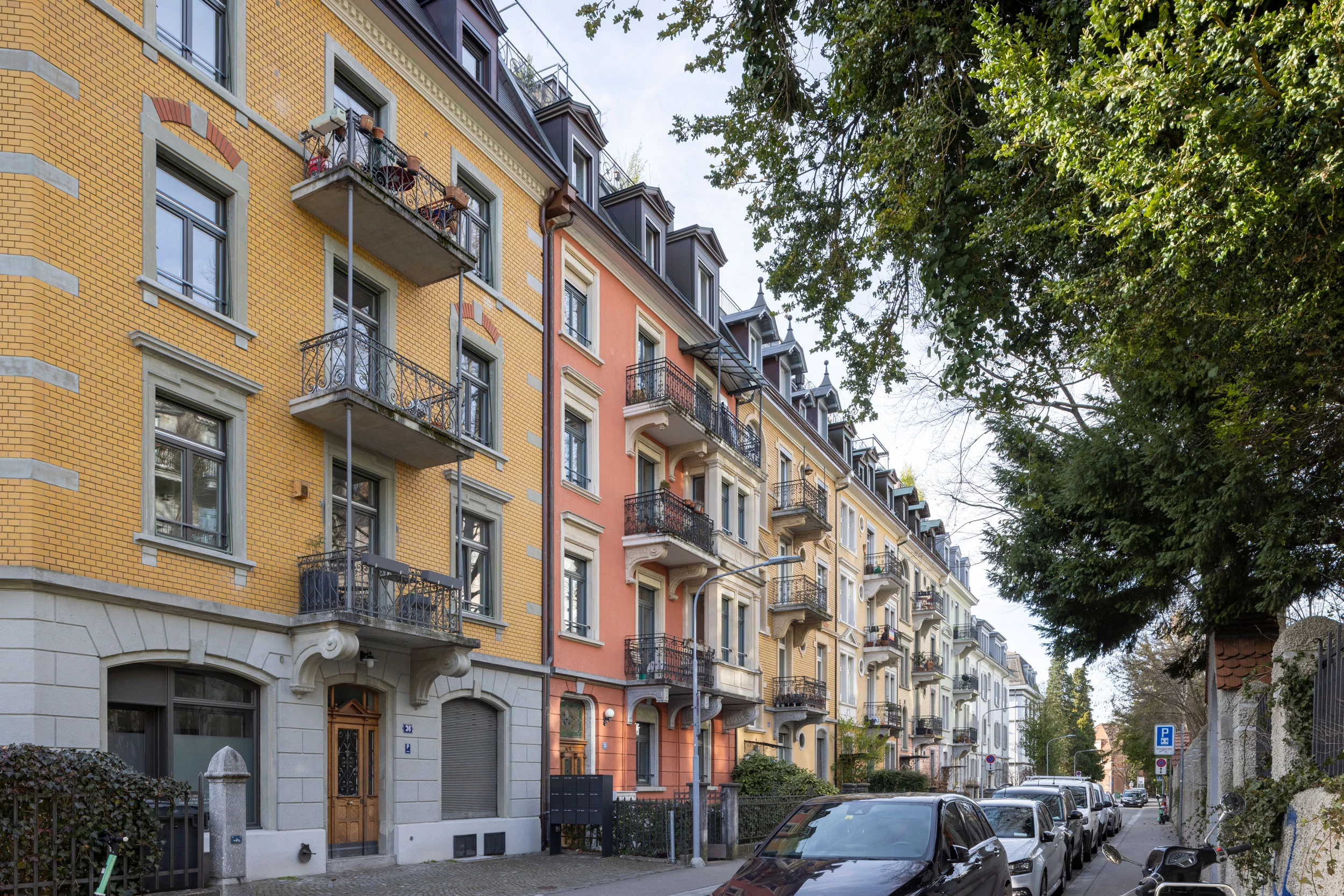 Aussenansicht des Mehrfamilienhauses im Kreis 6