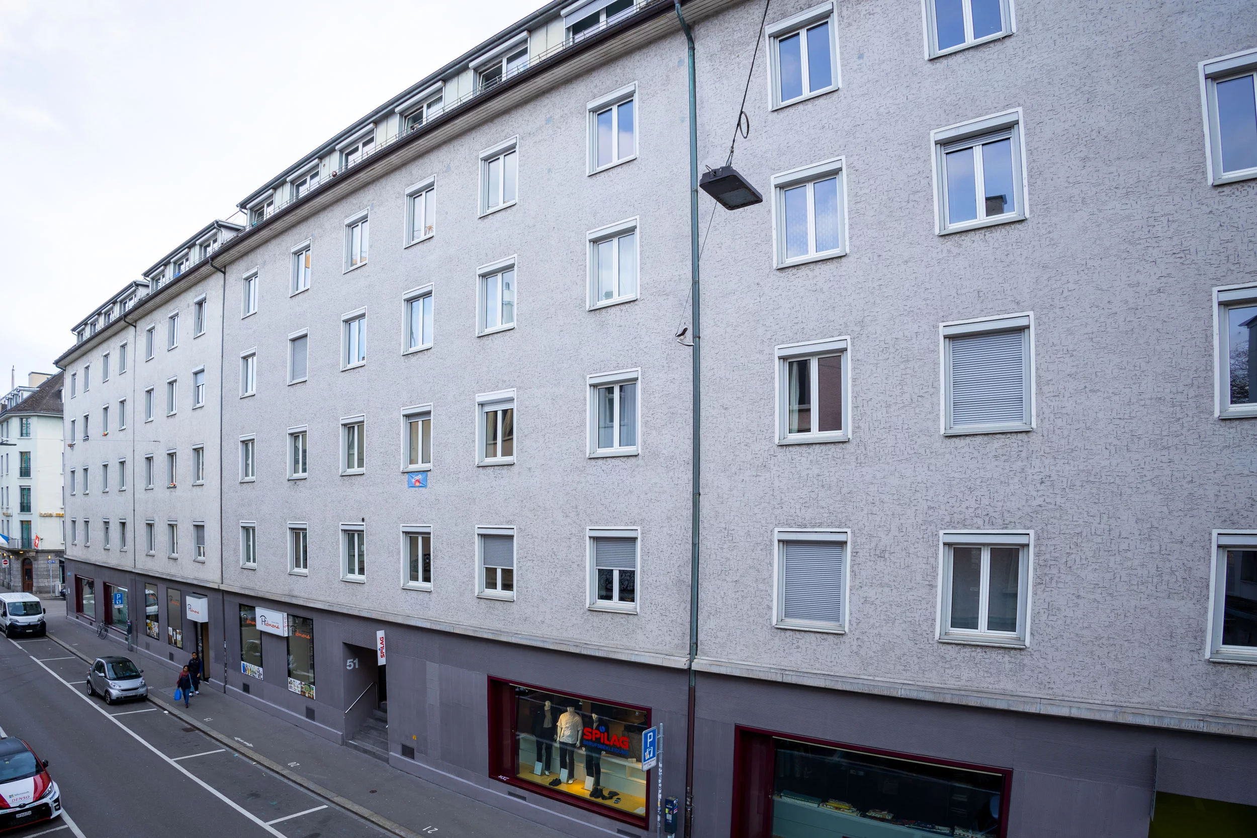 Aussenansicht des Mehrfamilienhauses im Kreis 5