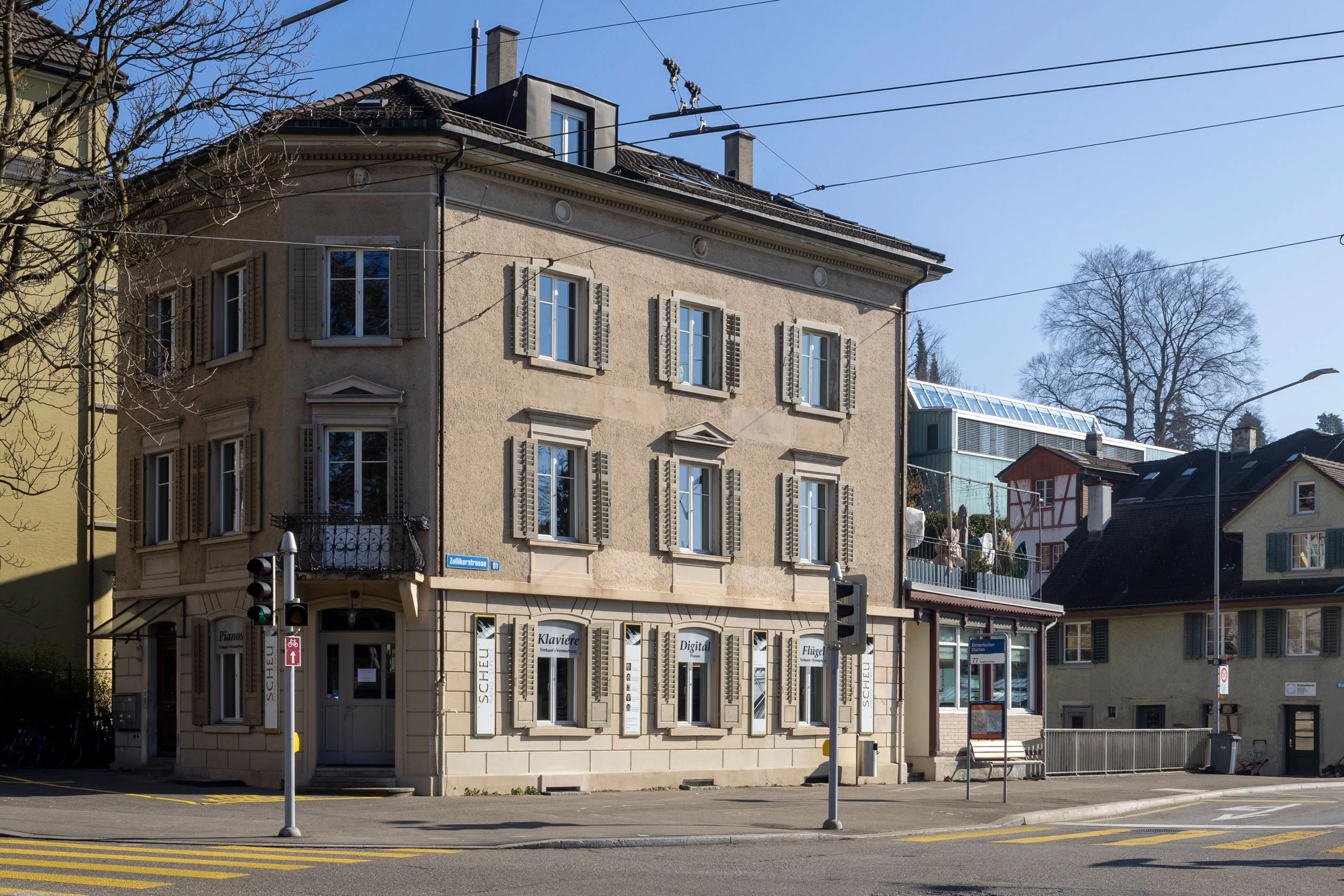 Aussenansicht des Mehrfamilienhauses mit Gewerbe im Kreis 8