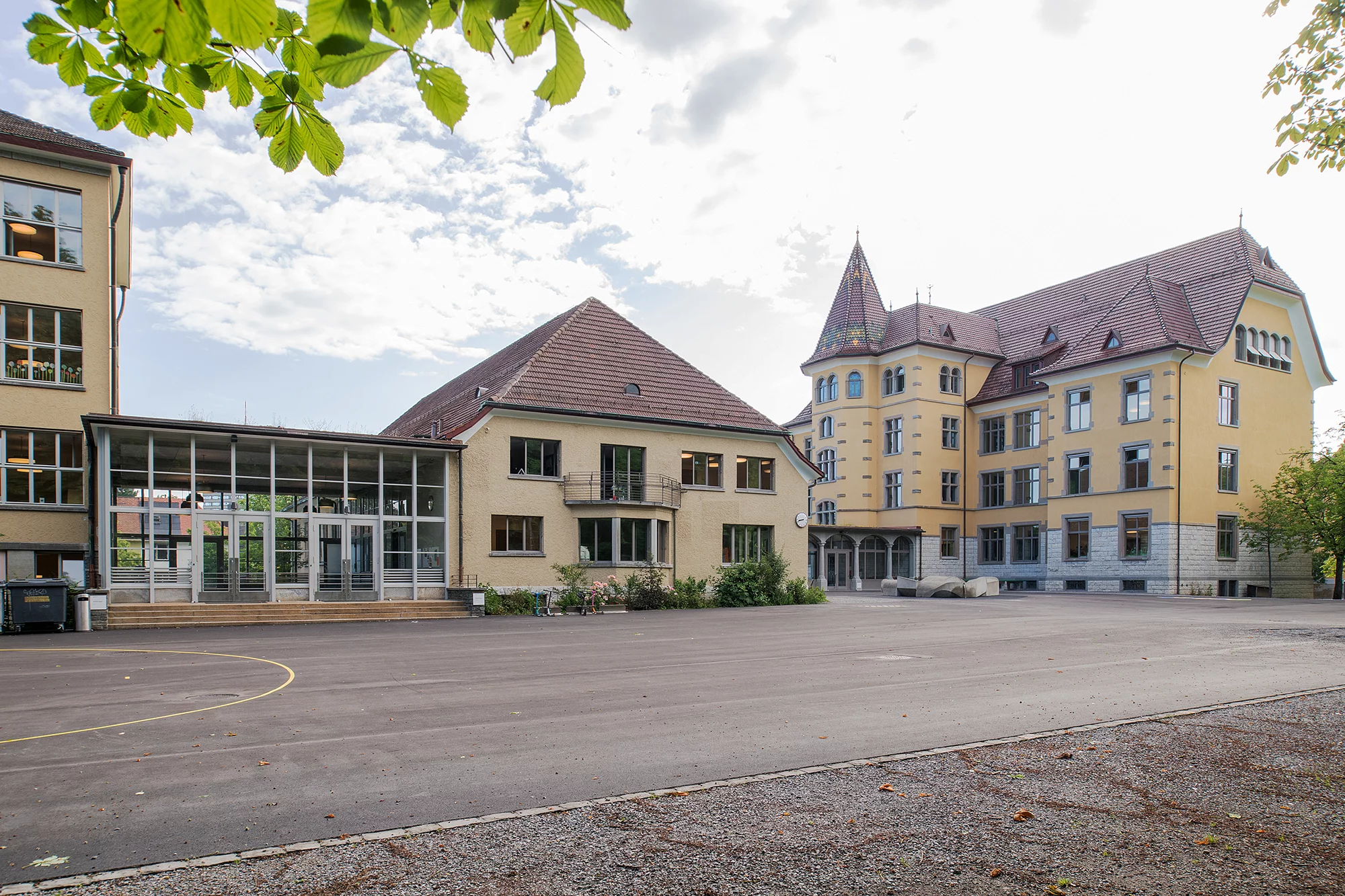 Aussenansicht Schulhaus Gubel B