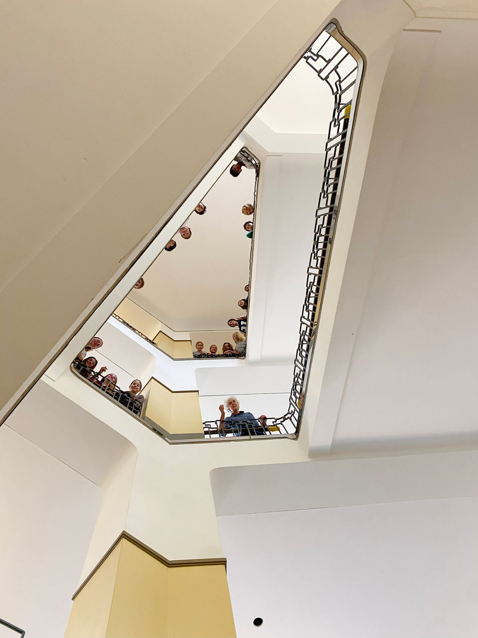 Foto des Treppenhauses der Schule Riedtli