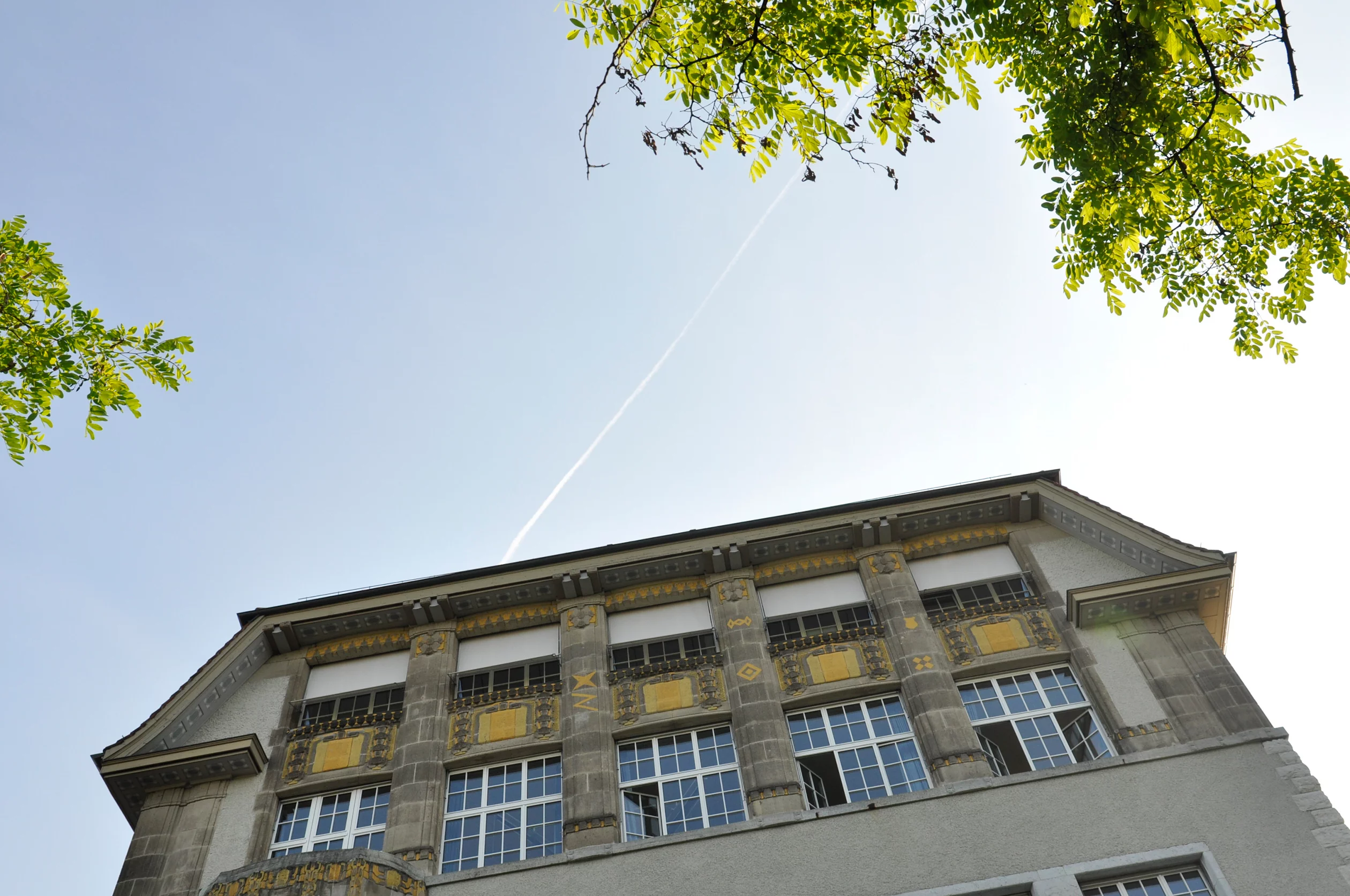 Aussenansicht vom oberen Teil des Schulhauses Riedtli