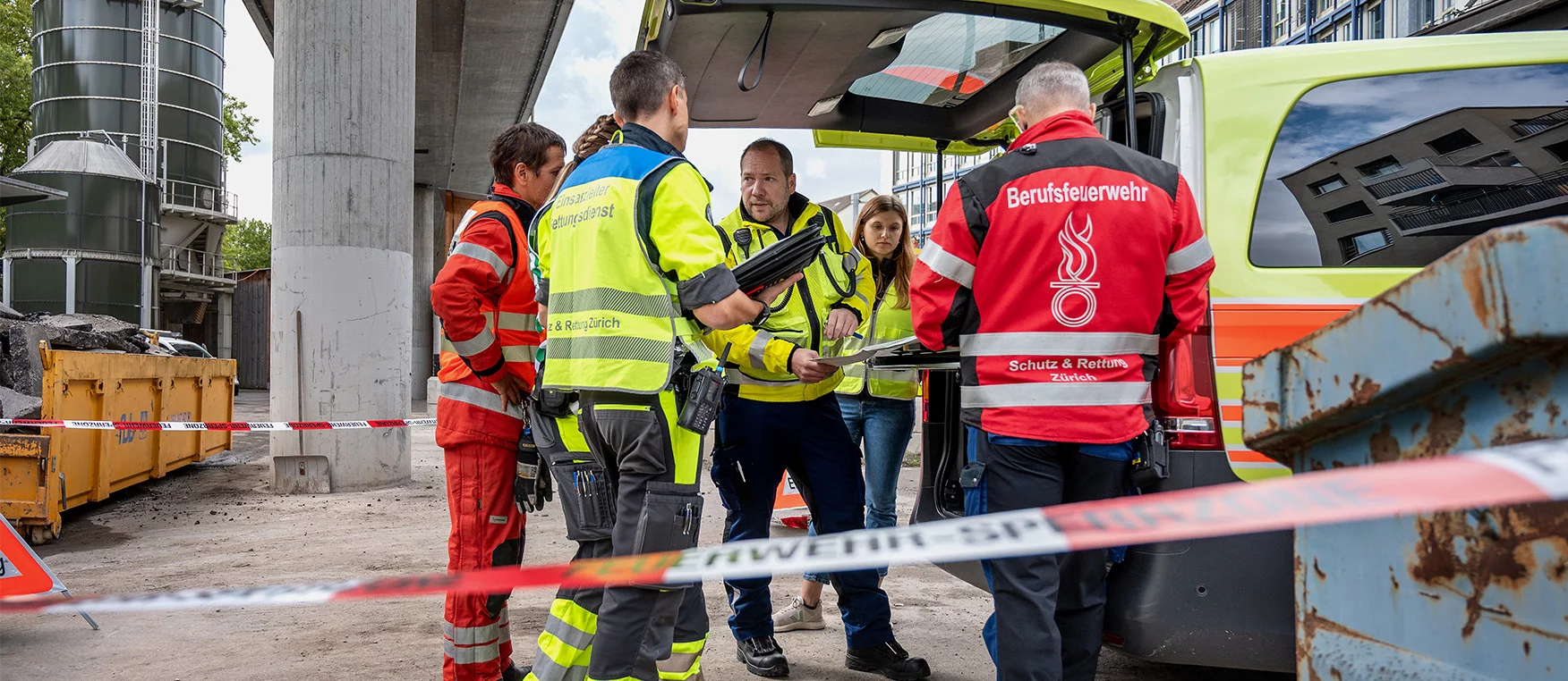 Einsatzteam bei einer Besprechung