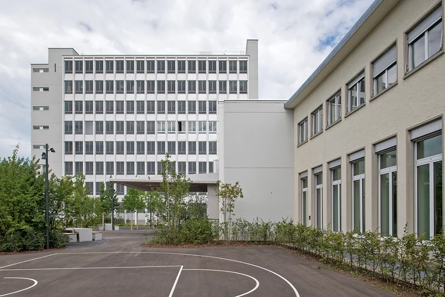 Blick auf den instandgesetzten Aussenbereich