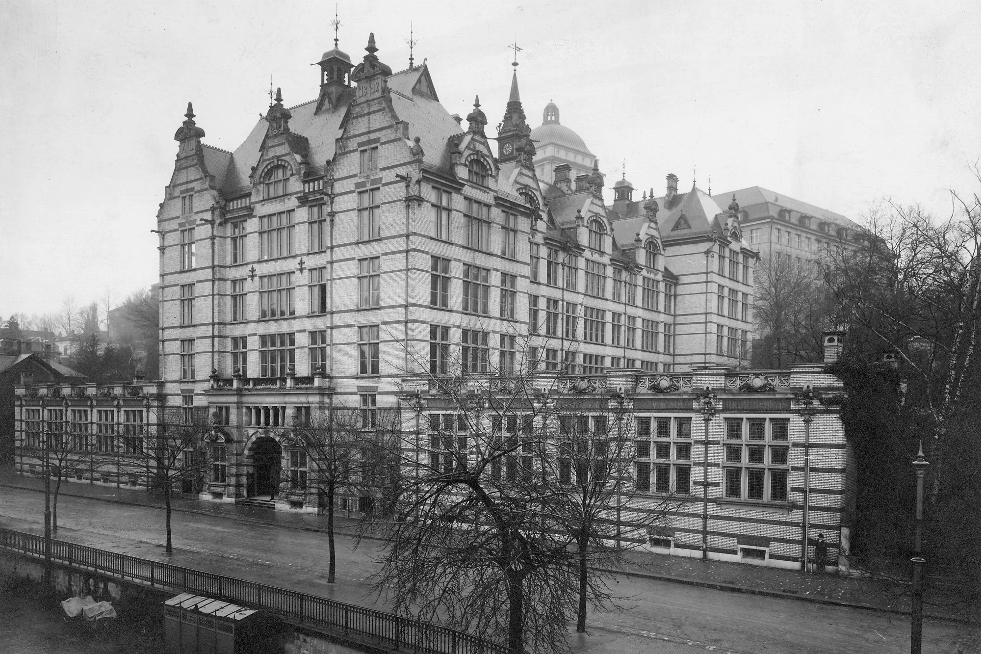 Archivaufnahme Schulanlage Hirschengraben