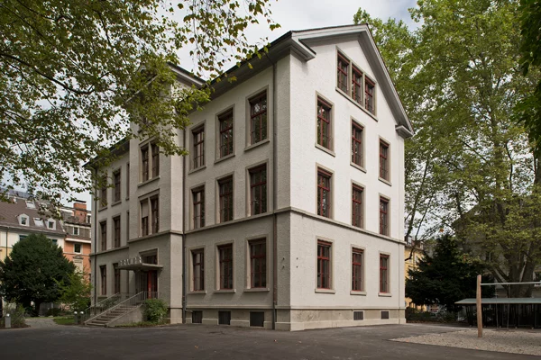 Aussenansicht Schulhaus Brauer