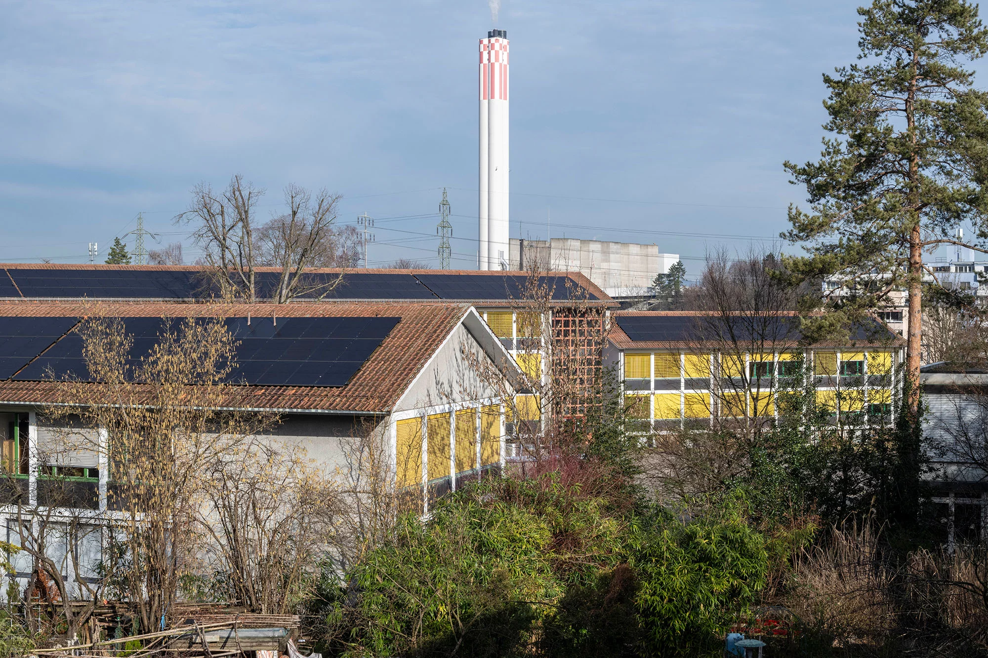 PV-Anlagen auf dem Schulhaus Herzogenmühle
