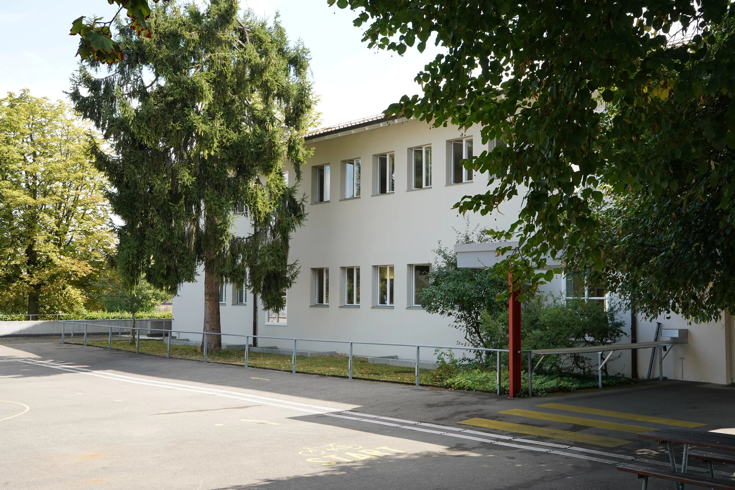 Eingang der SFS von aussen