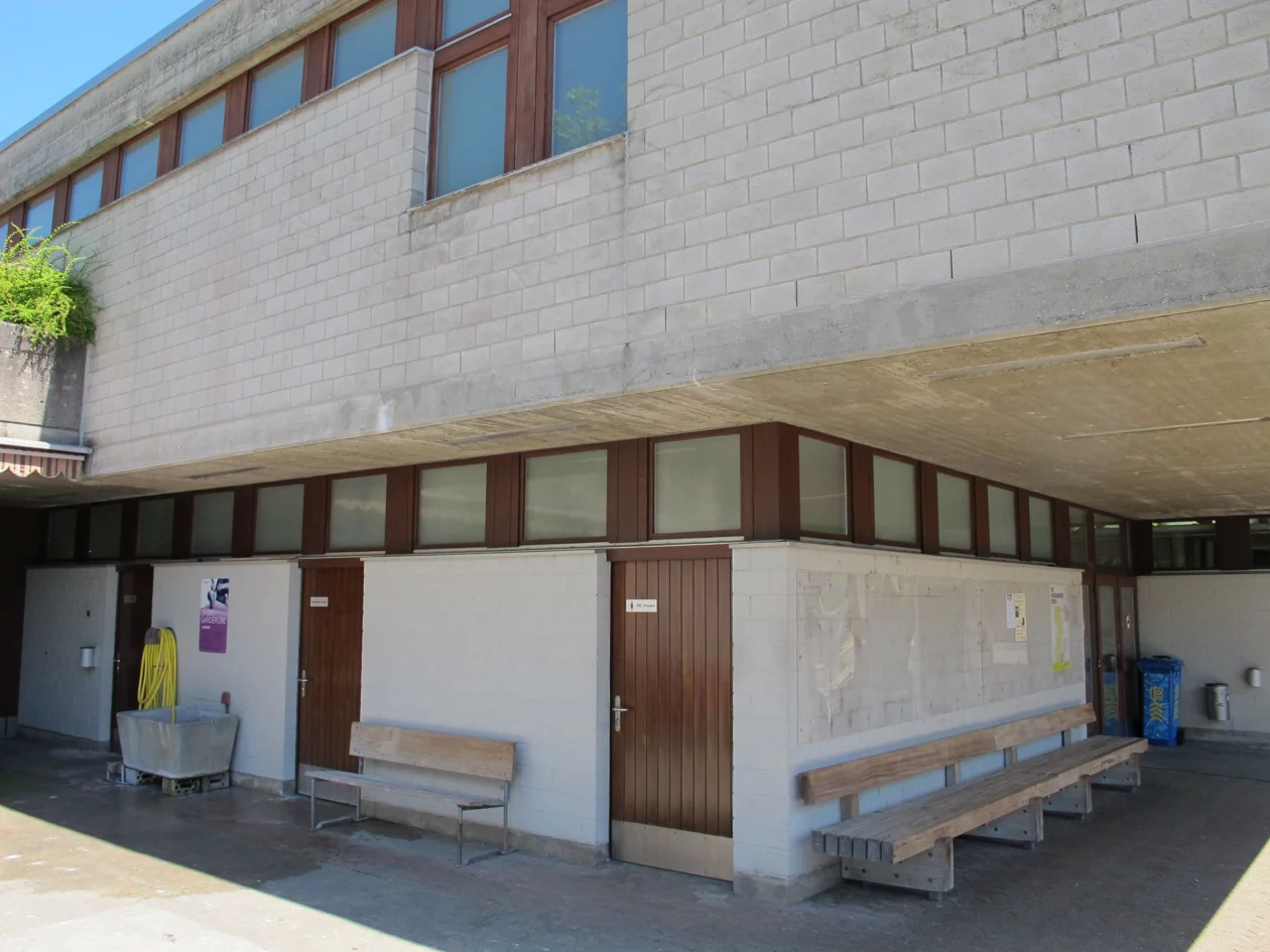 Eingang Sport-Garderobe Hardhof