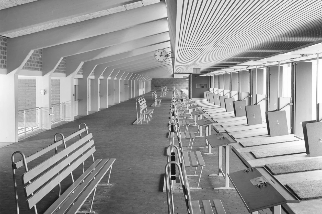 Bauzeitlicher Zustand der Schiesshalle in der 300-Meter-Anlage.