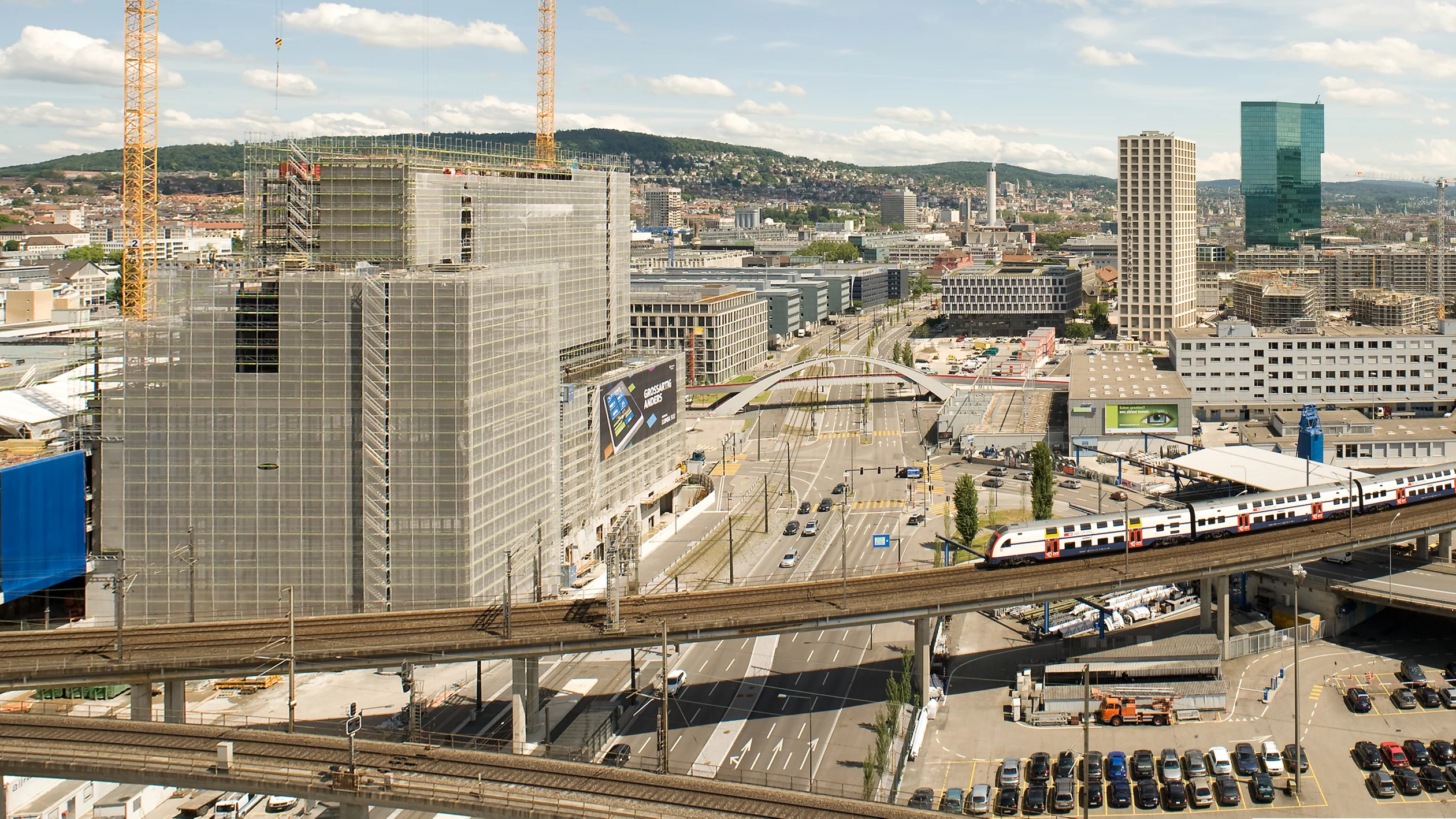 Blick auf das Toni Areal im Baugerüst
