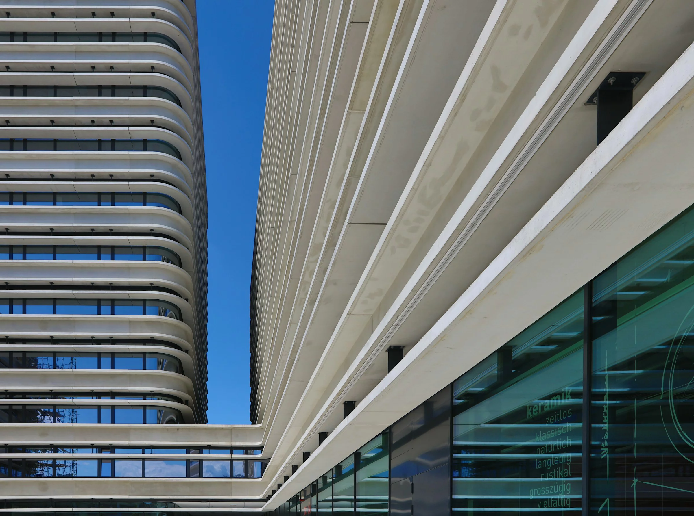 Sicht auf die Fassade eines Bürogebäudes