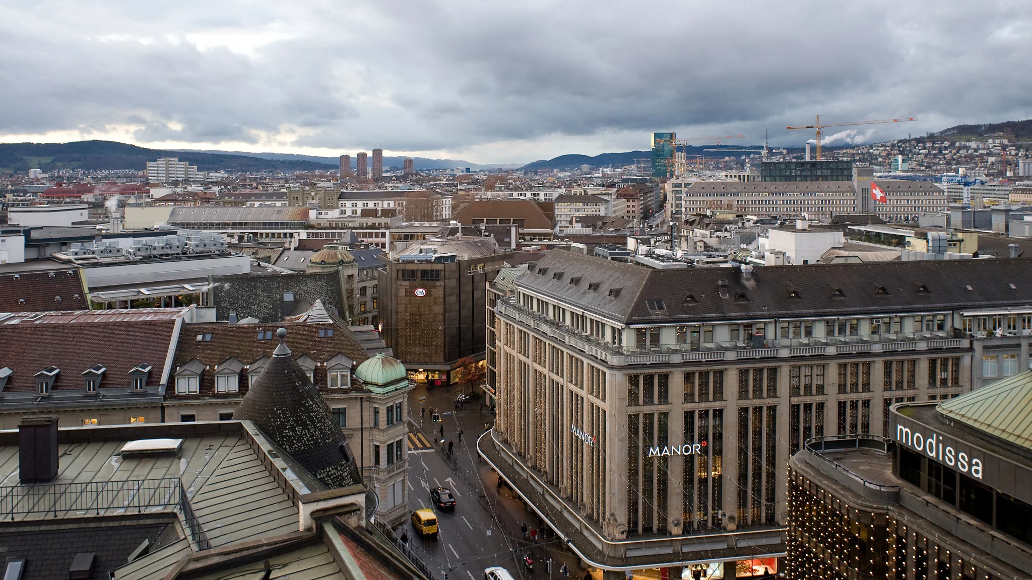 Blick von oben auf die Bahnhofstrasse
