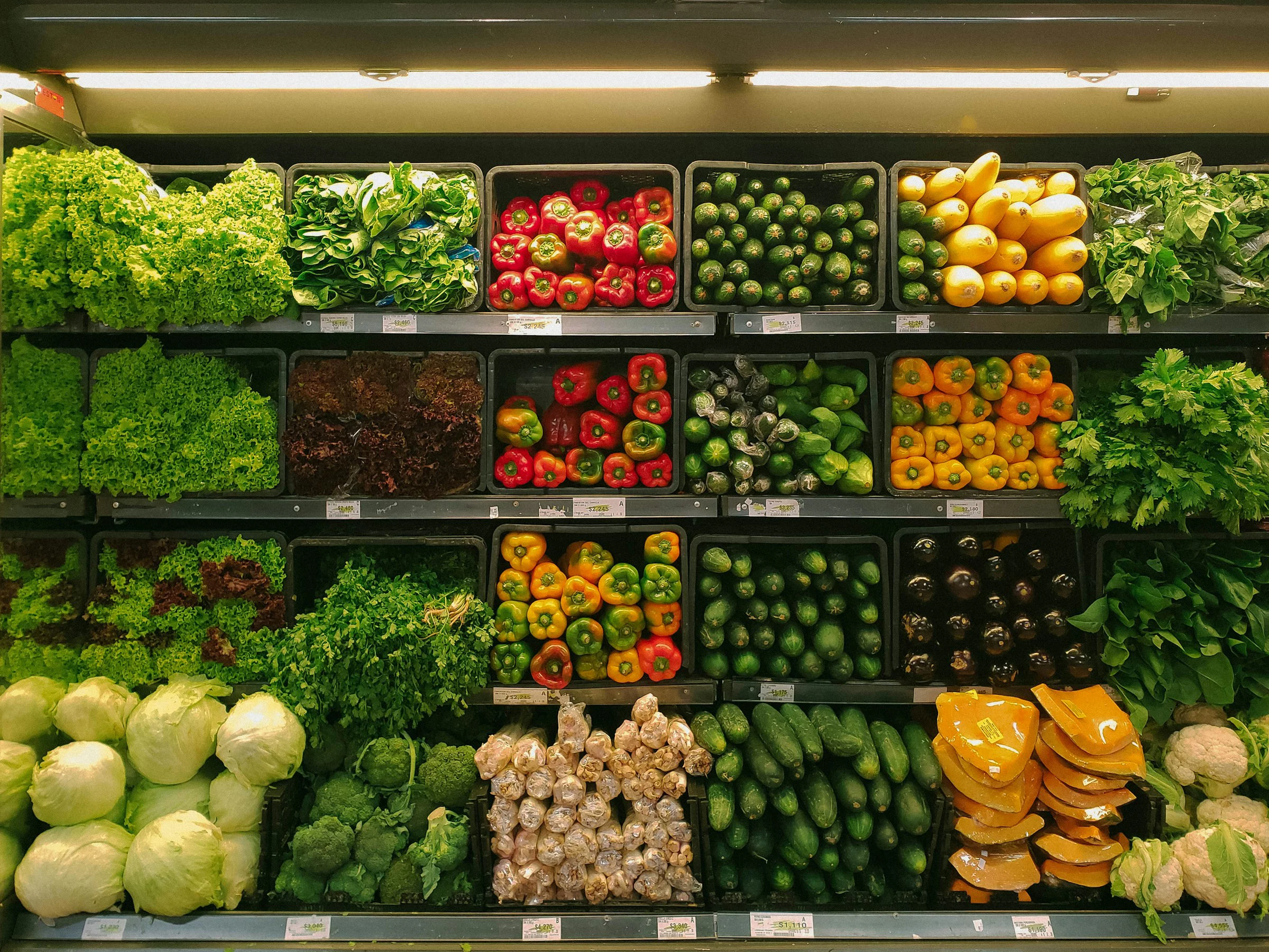 diverse Gemüse in einem Supermarkt