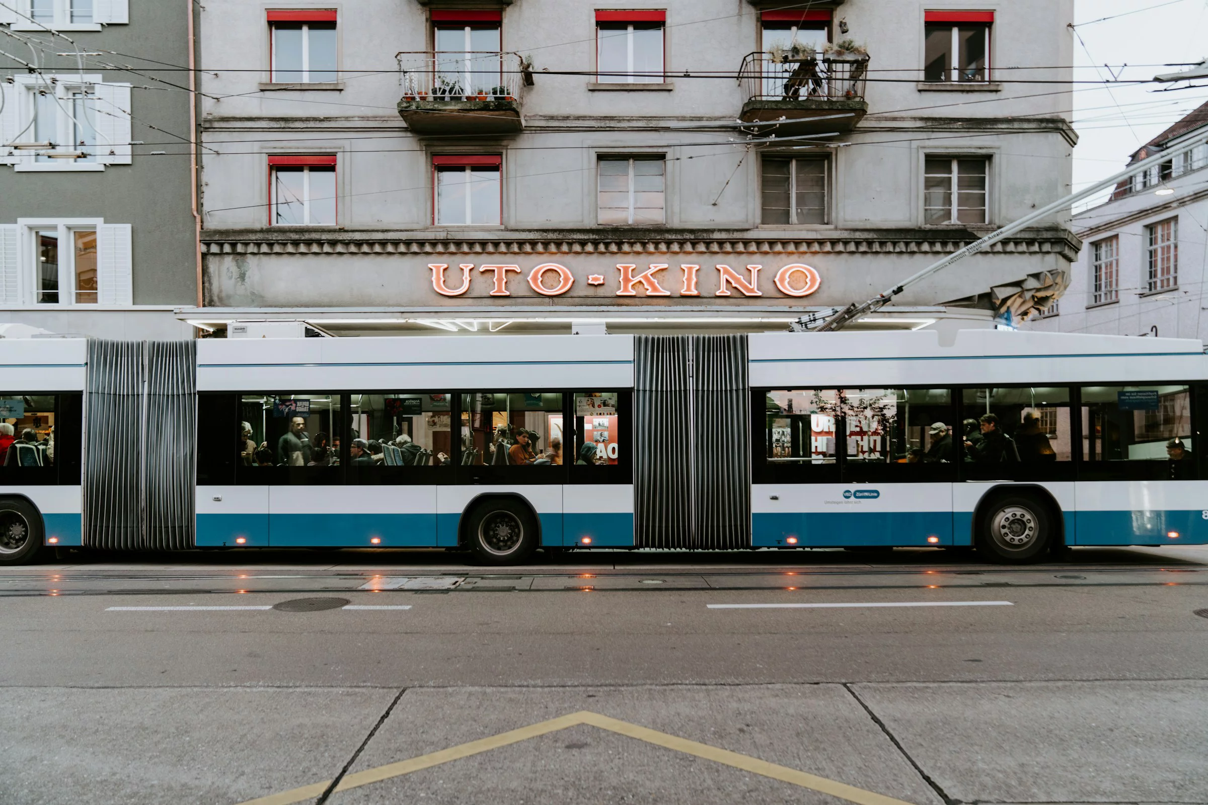 Aussenansicht des Uto Kinos