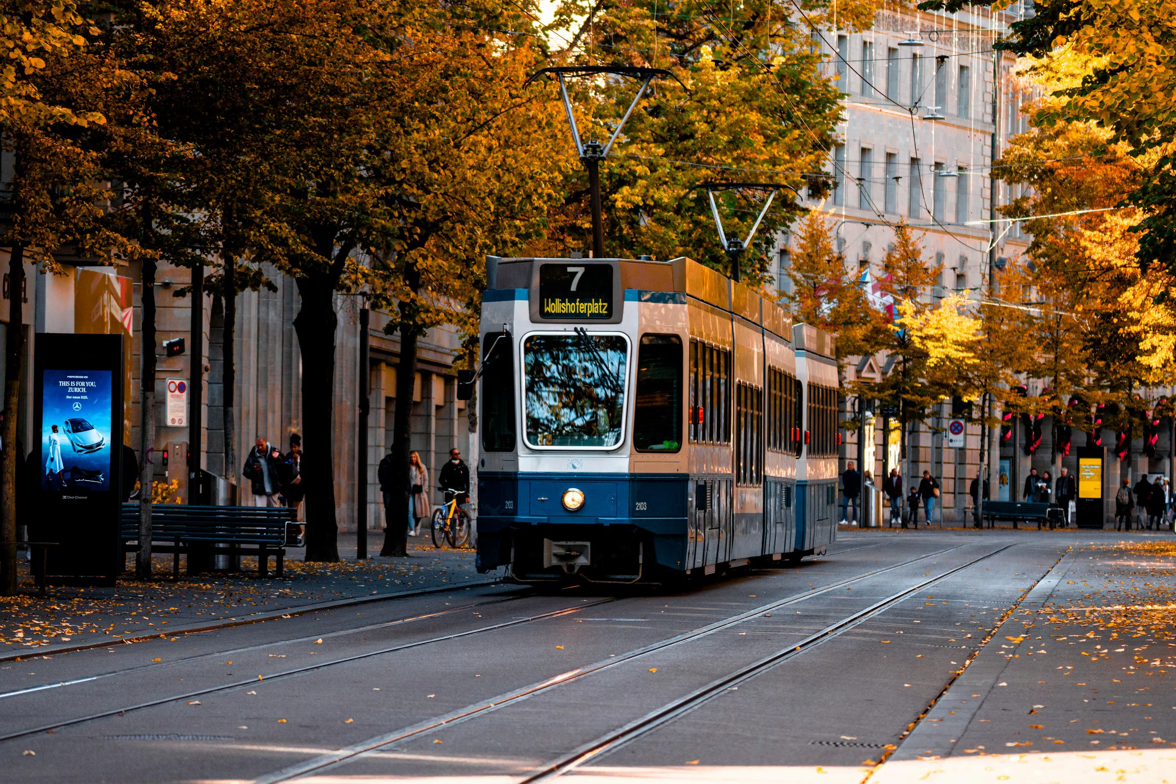 Tram Nummer 7 auf der Bahnhofstrasse
