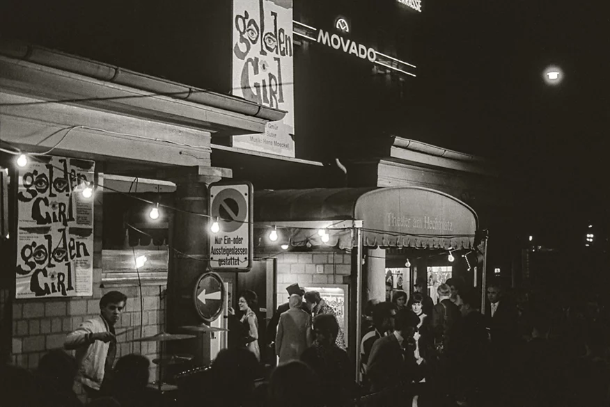 Historische Aussenaufnahme des Theaters am Hechtplatz.
