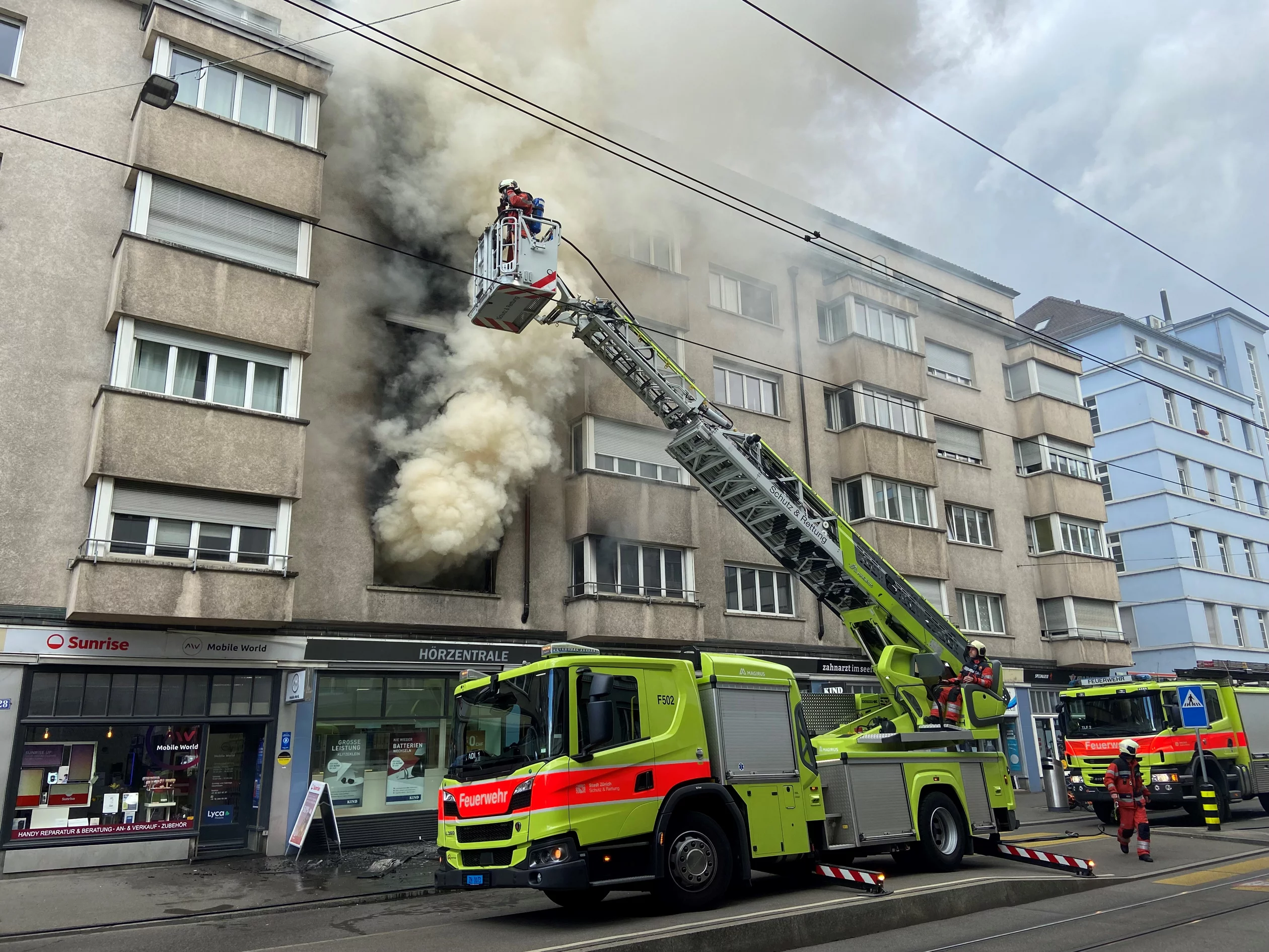 Feuerwehreinsatz mit Drehleiter 