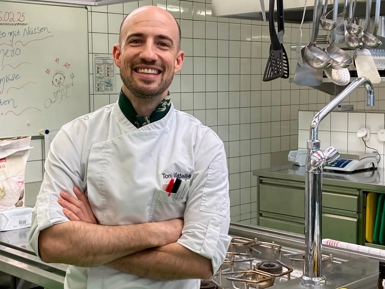 Toni Matellica, Leiter Gastronomie Viventa, in der Küche.