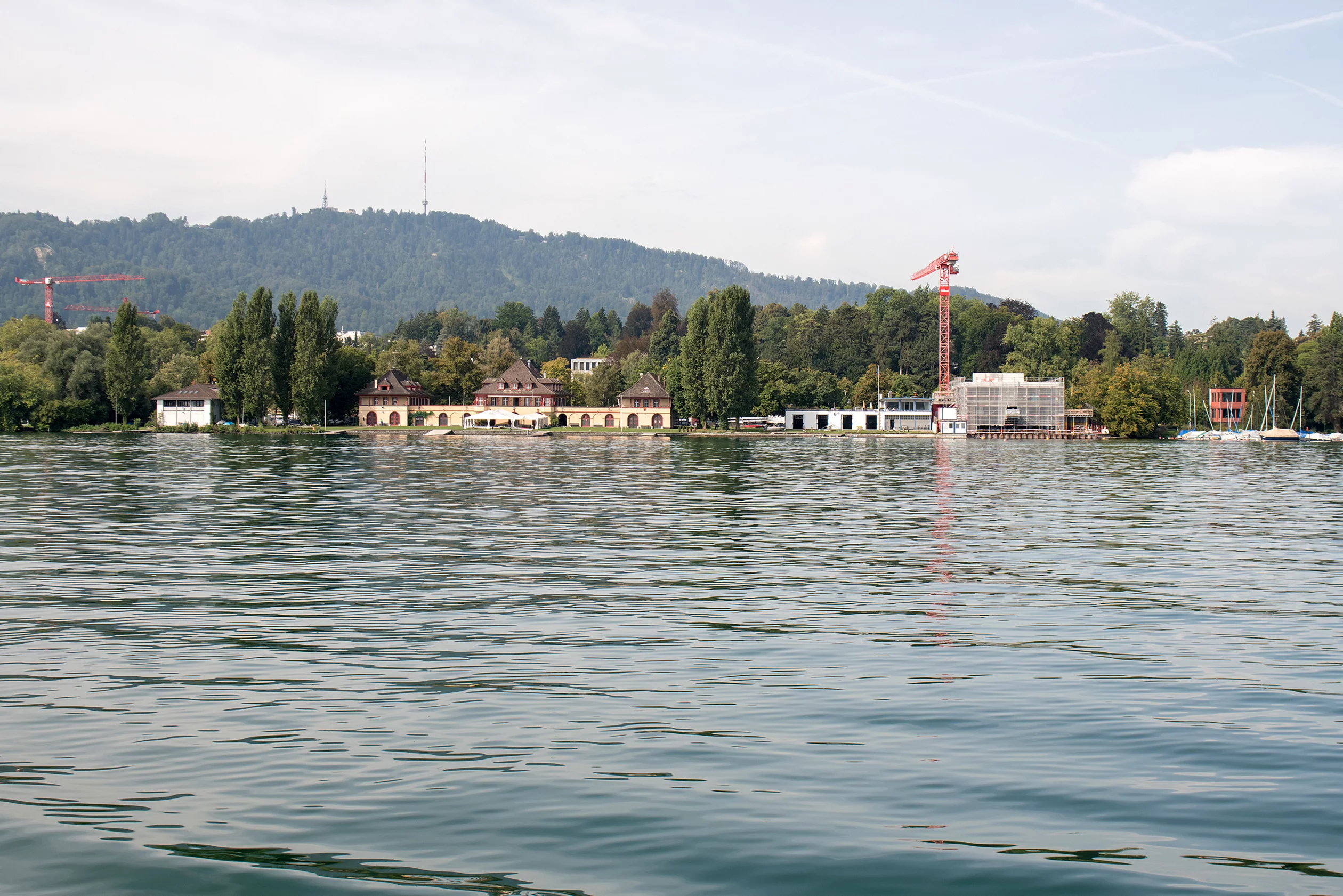 Blick auf das linke Seeufer vom Utoquai aus
