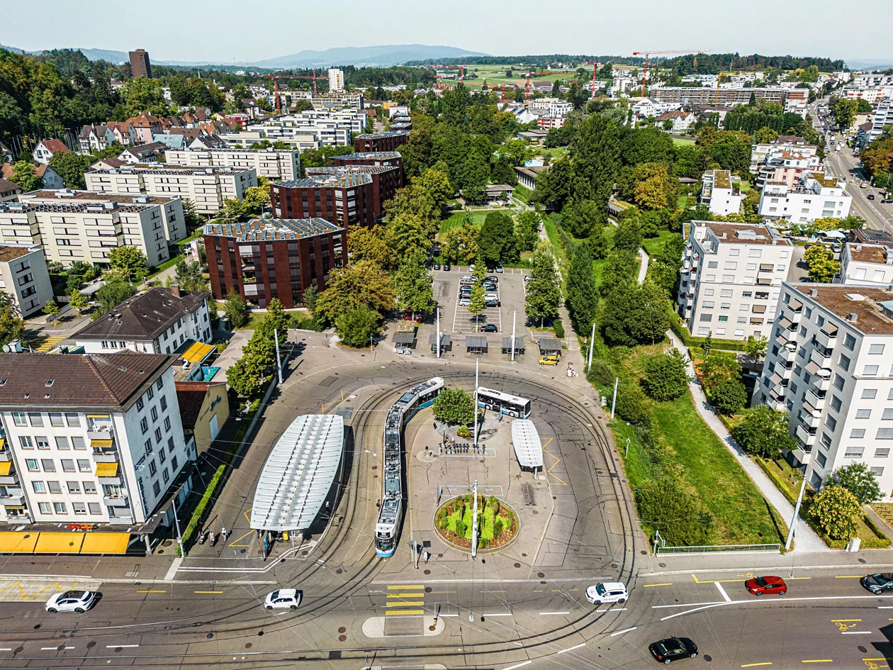 Drohnenaufnahme der Tramstation Seebach
