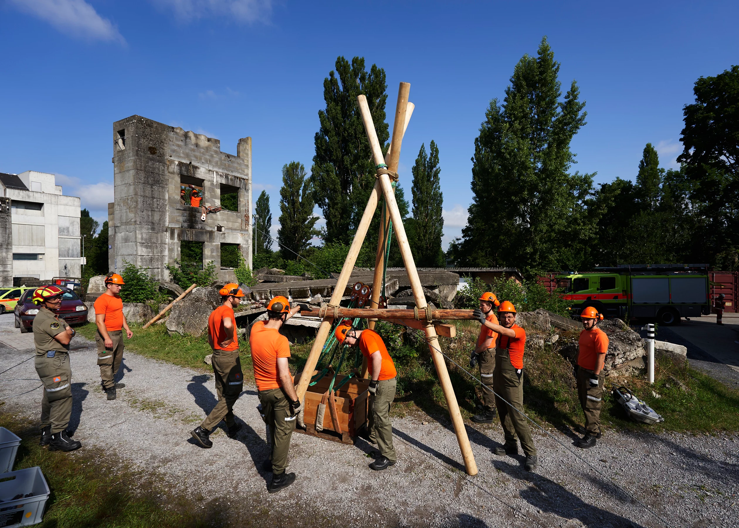 Zivilschutz übt auf der Trümmerpiste.