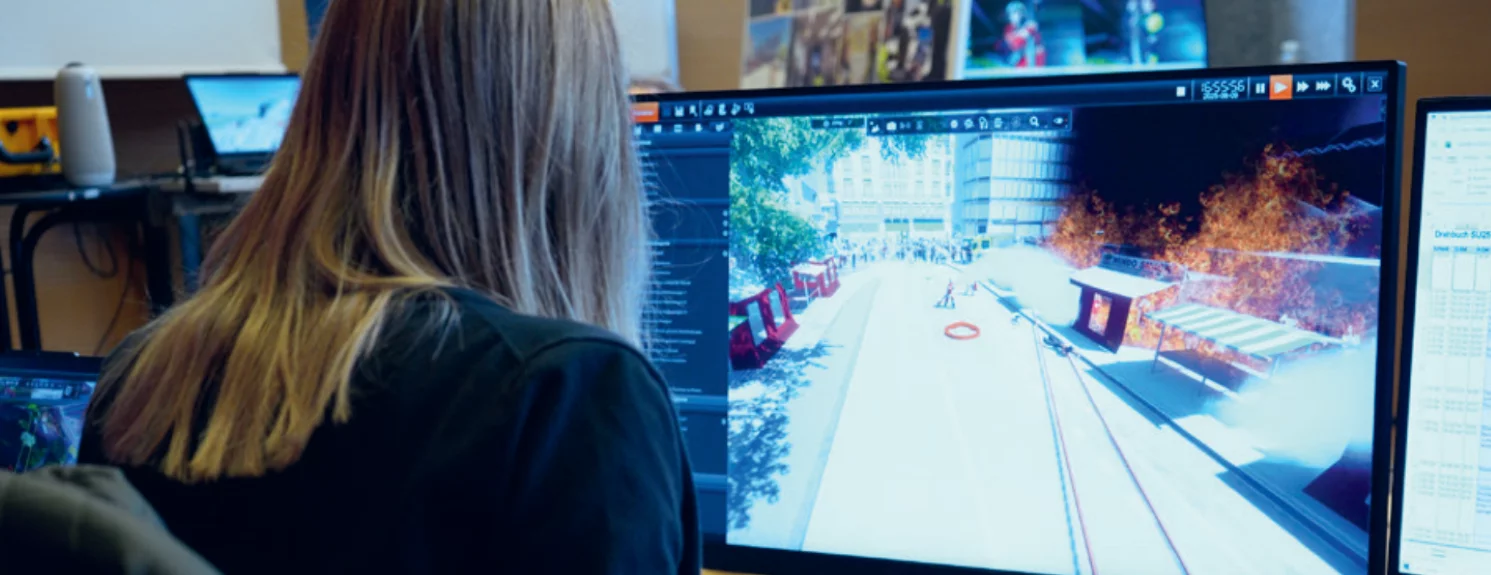 Auf einem Computerbildschirm wird eine Virtual-Reality-Simulation an der Street Parade gezeigt.