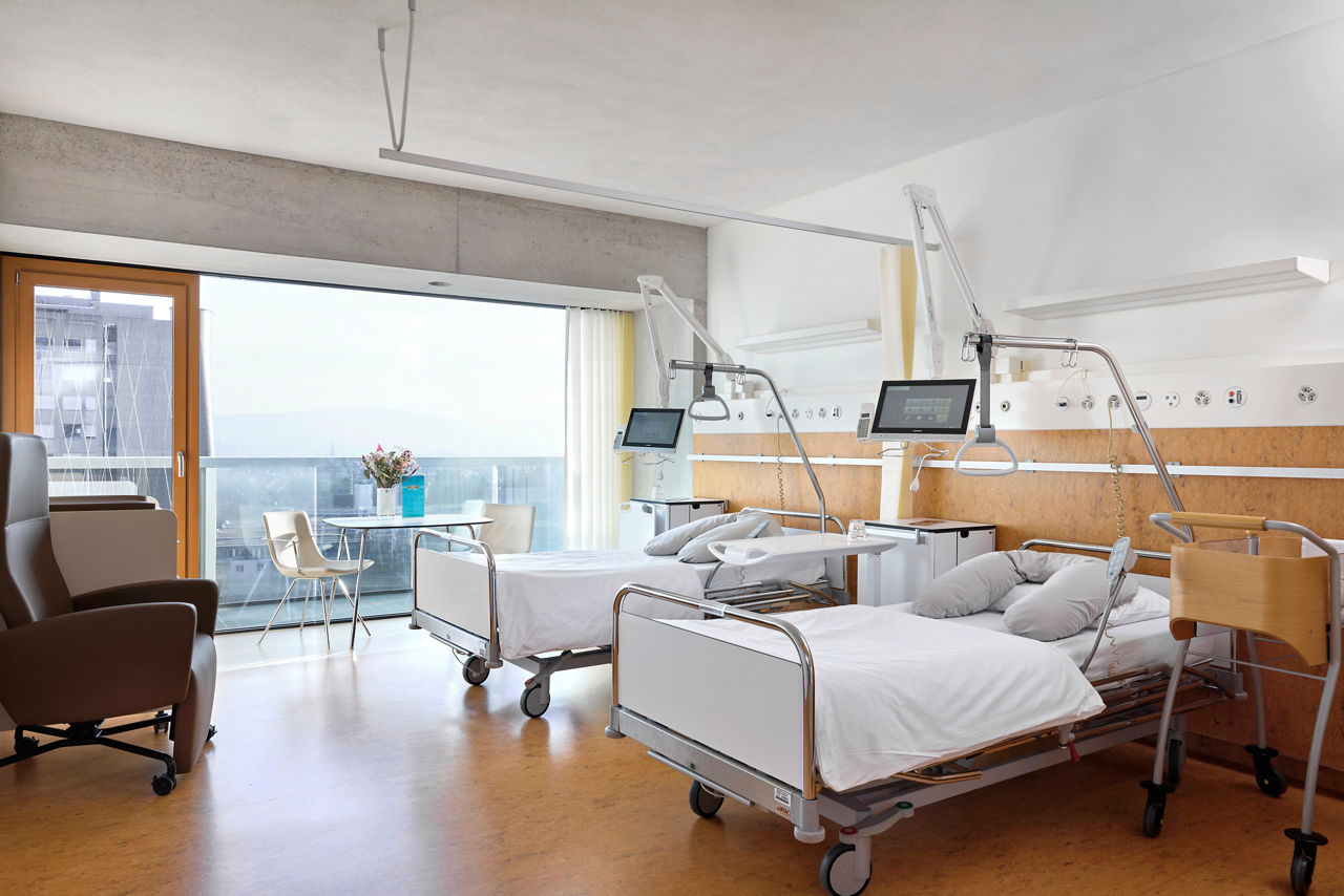 Zweibettzimmer im Triemli mit Panoramafenster Richtung Stadt