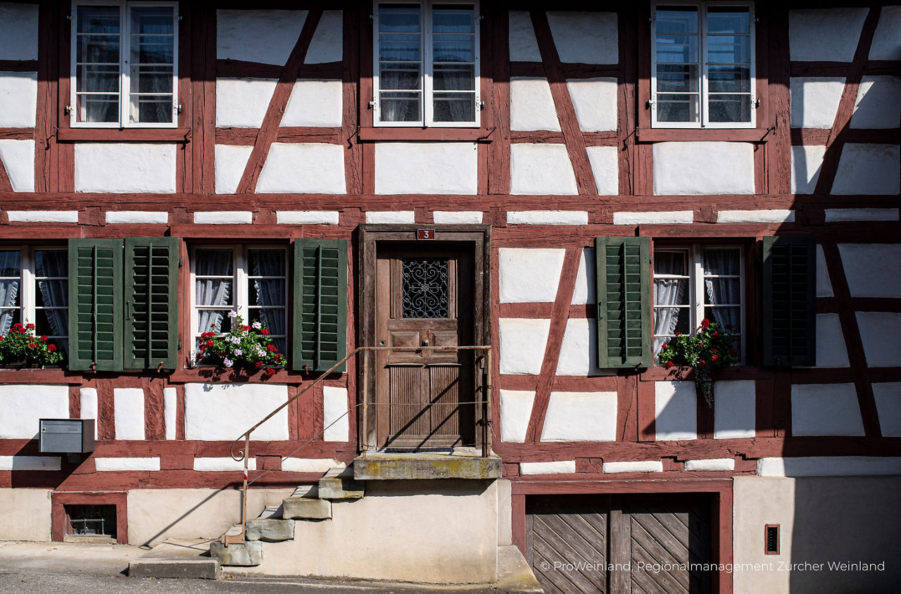 Ein hübsches Riegelhaus im Zürcher Unterland