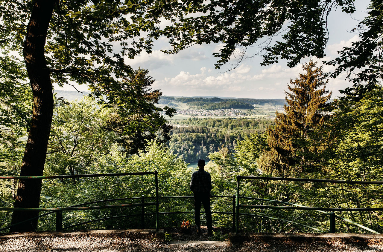 Ausblick auf den Rhein vom Paradiesgärtli auf der Via Natura.