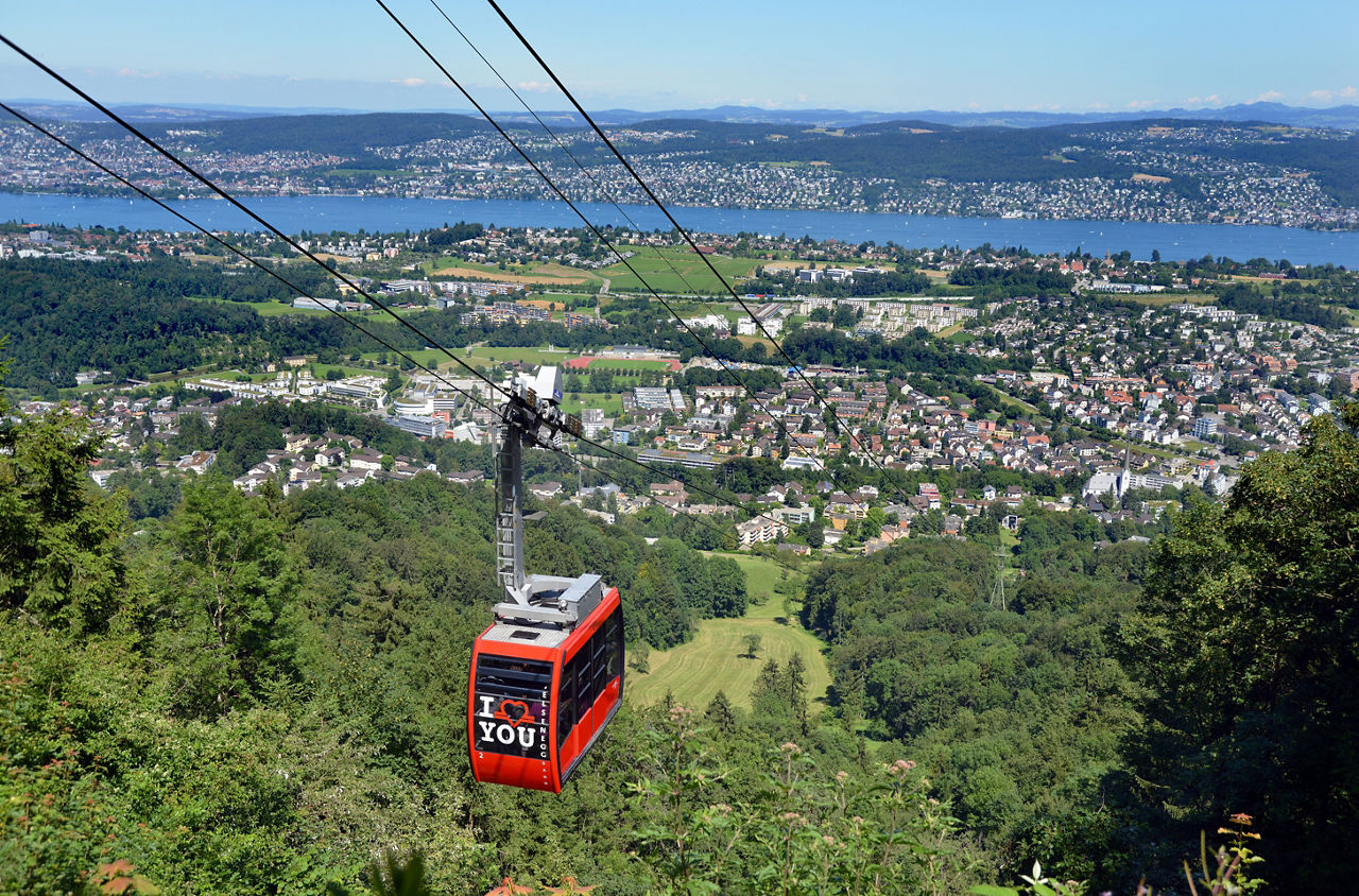 Luftseilbahn der LAF auf dem Weg Richtung Felsenegg.