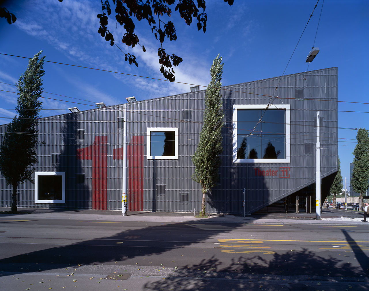 Aussenansicht bei Tag vom Theater 11 Zürich Oerlikon