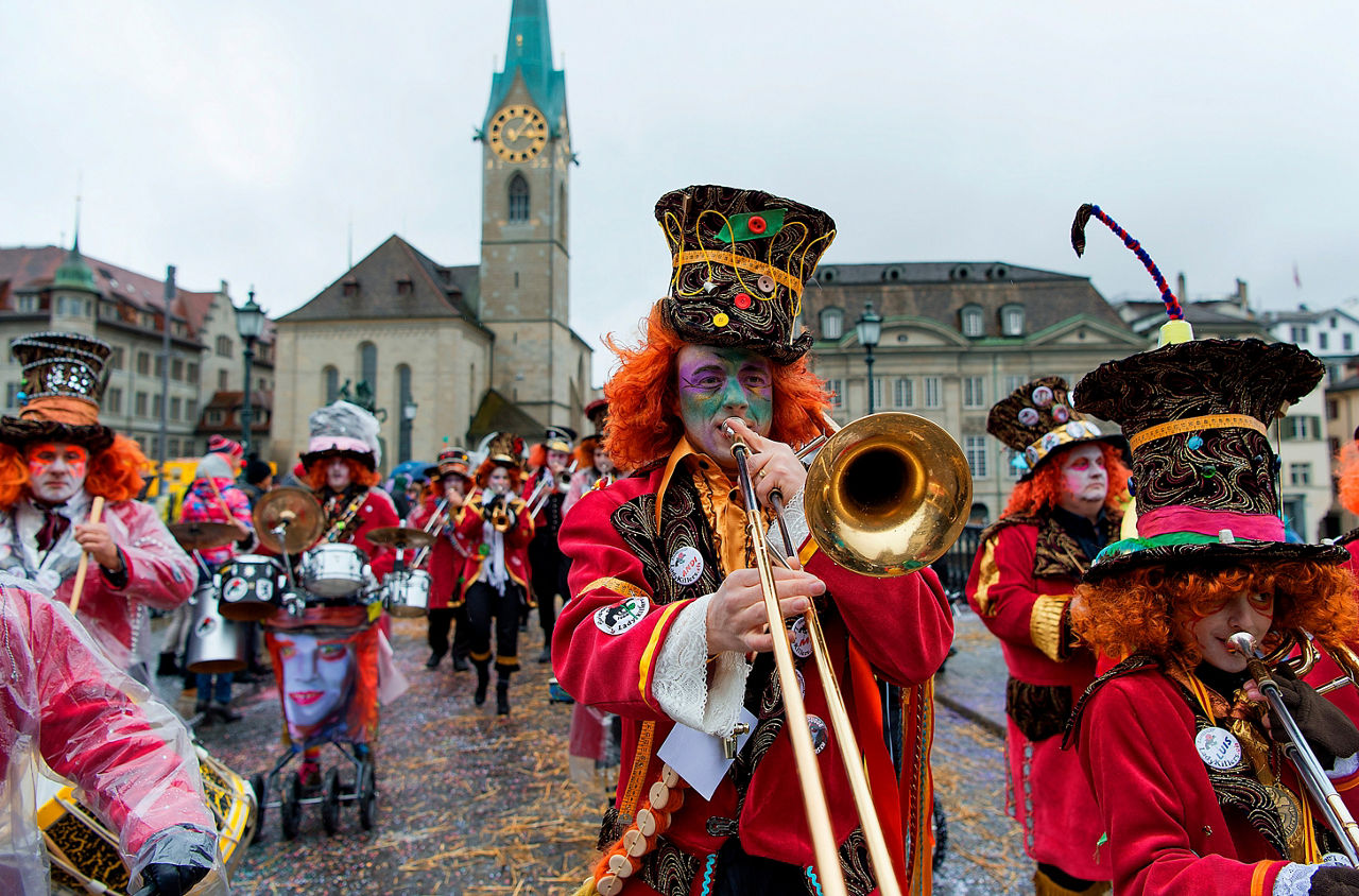 Fasnachtsumzug mit Guggen