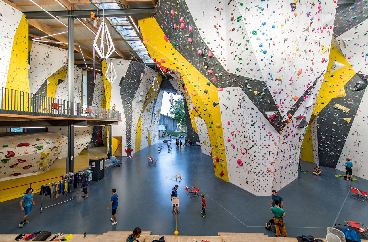 Blick in die Griffig Kletterhalle Uster