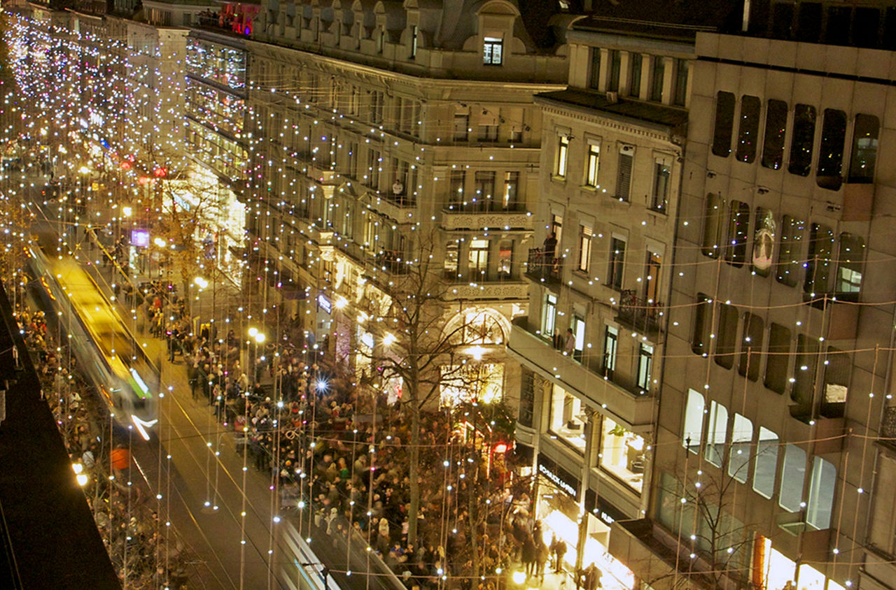 "Lucy" and der Zürcher Bahnhofstrasse