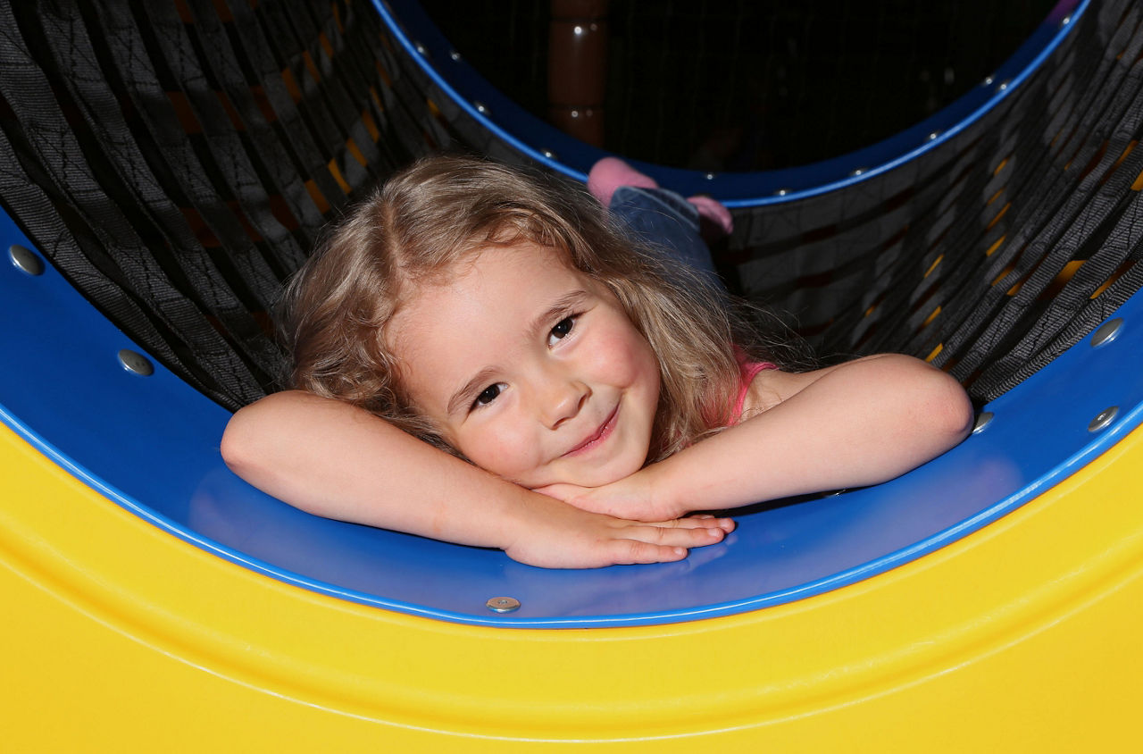 Mädchen auf dem Indoor-Spielplatz Paradisimo in Pfäffikon SZ