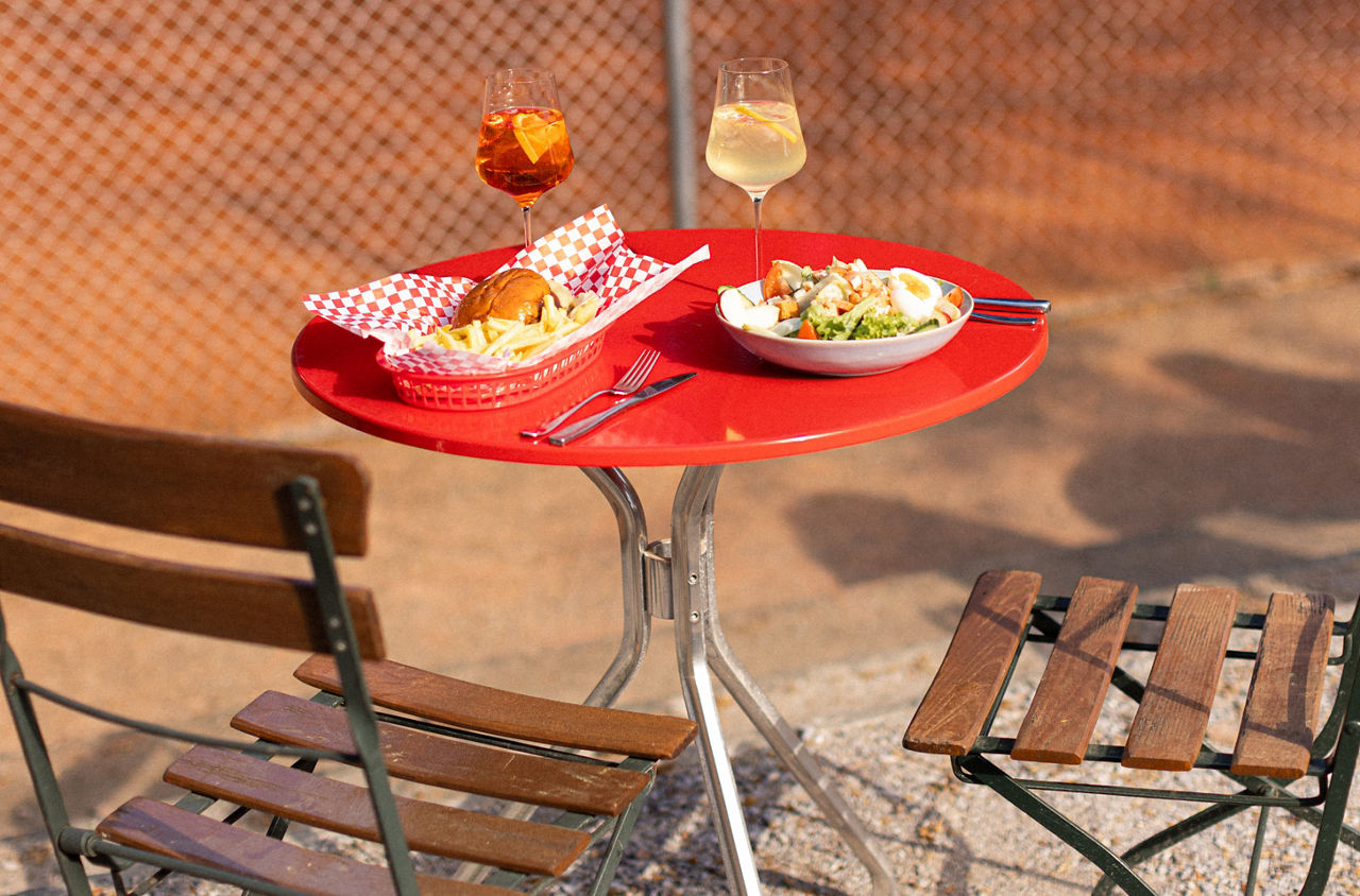 Mittagessen im Restaurant Courtside Belvoir