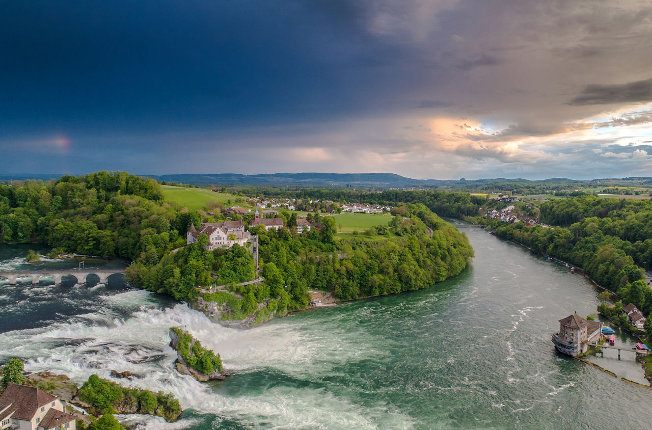 Das Schloss Laufen am Rheinfall von oben