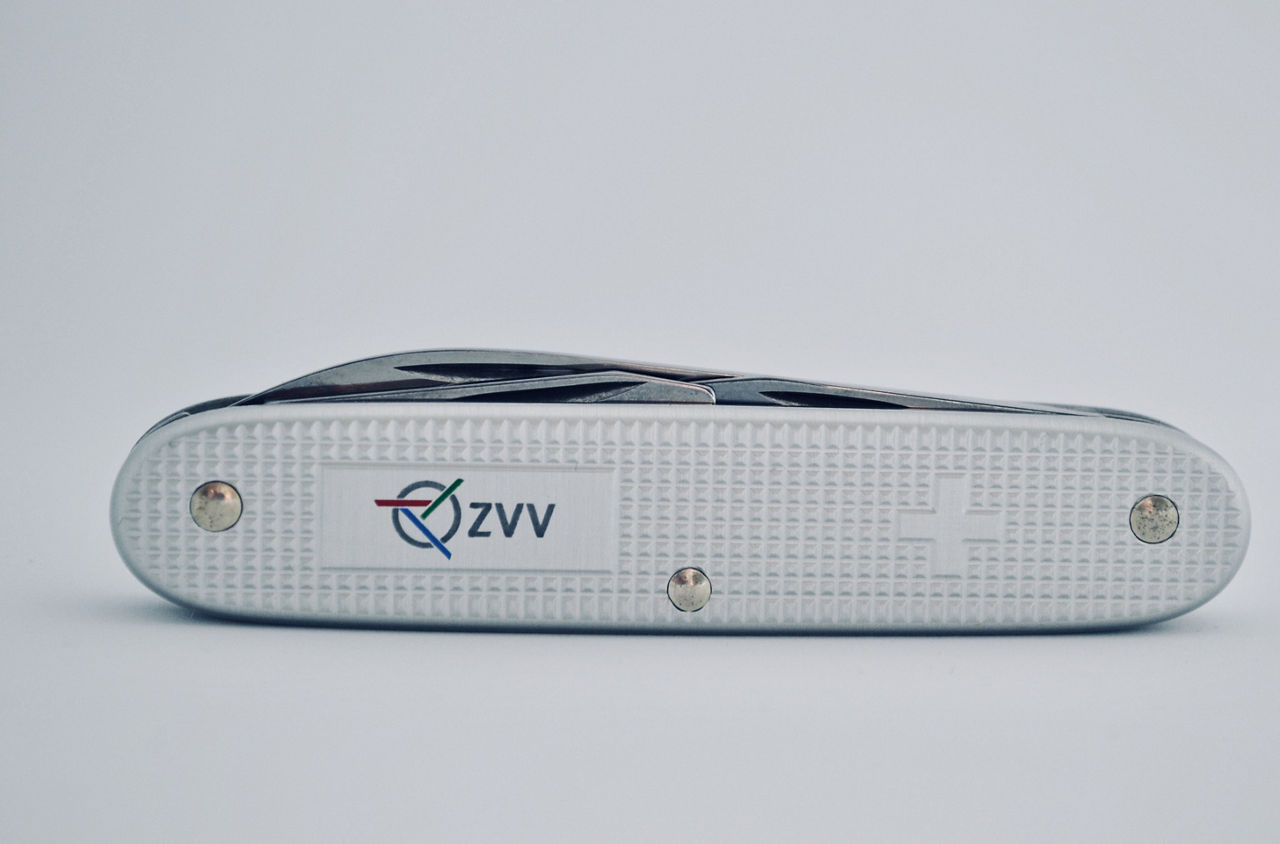 Silbriges Sackmesser mit dem ZVV-Logo