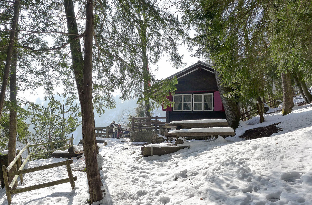 Hütte am Uetliberg im Schnee. 