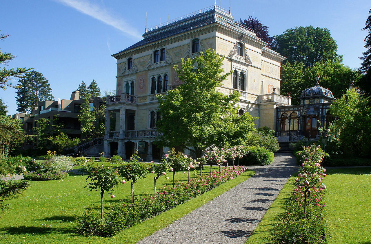 Die Villa Patumbah mit Garten